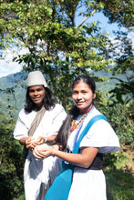 Load image into Gallery viewer, Pěstitelé kávy z kmene Arhuacos, Sierra Nevada de Santa Marta
